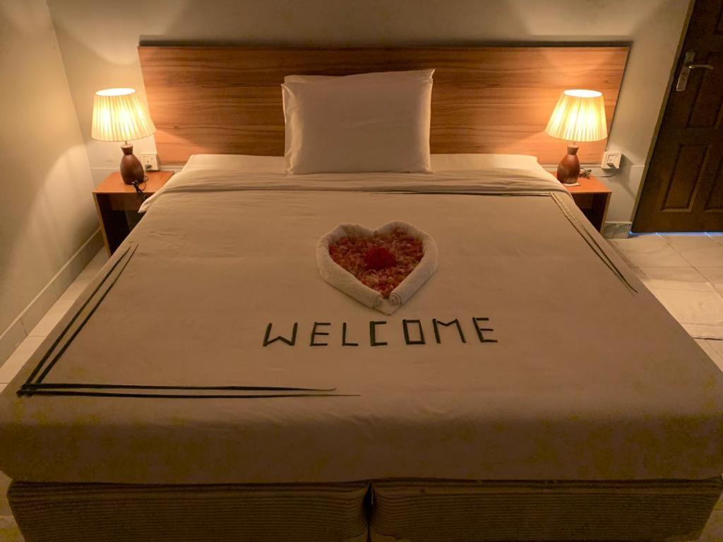 Royal Beach Dhigurah ดิห์กูราห์ ภายนอก รูปภาพ